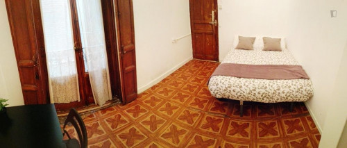  Double Bedroom In Cool 11-Bedroom Apartment In Opera  -  Double bedroom in cool 11-bedroom apartment in Opera  - Gallery -  2