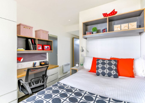  Bronze En-Suite  -  The Cam Foundry  - Gallery -  1