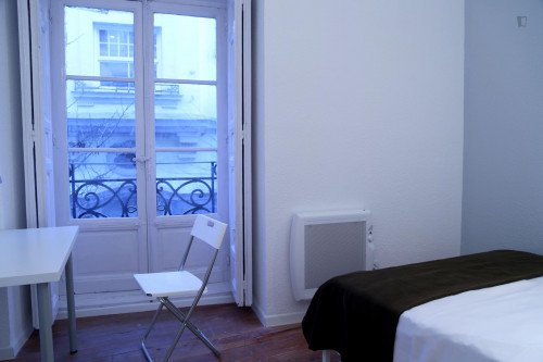 Double bedroom near Real Academia de Belas-Artes de São Fernando - Gallery - 40