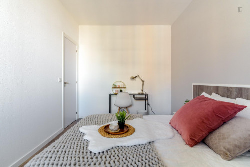  Tasteful Double Bedroom Near The Delicias Metro  -  Tasteful double bedroom near the Delicias metro  - Gallery -  1