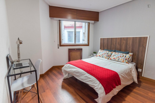 Double Bedroom In A 6-Bedroom Flat, In Pacifico - 1