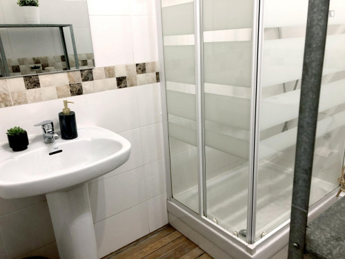 Very nice double bedroom in an 8-bedroom flat, in the Cortes neighbourhood - Gallery - 4