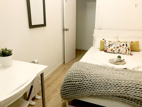 Very nice double bedroom in an 8-bedroom flat, in the Cortes neighbourhood - Gallery - 20