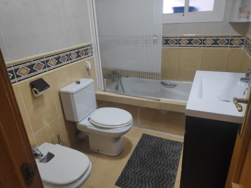 Double Bedroom In 4-Bedroom Apartment - 2