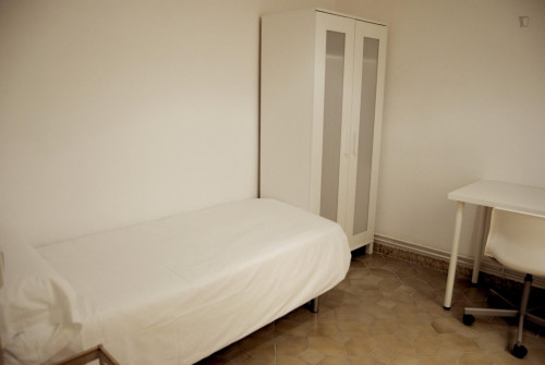  Single Bedroom, With Balcony, In 8-Bedroom Apartment  -  Single bedroom, with balcony, in 8-bedroom apartment  - Gallery -  1