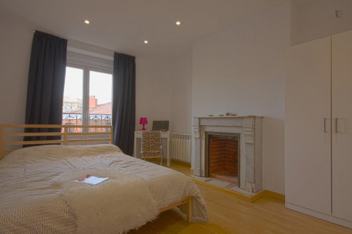 Double Bedroom Near The Refrshing And Beautiful Sabatini Gardens - 2