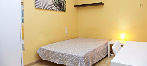  Warm And Pleasant Double Bedroom Near The Vallarca Metro  -  Warm and pleasant double bedroom near the Vallarca metro  - Gallery -  1