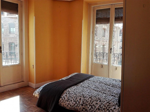Single Bedroom In Madrid's Beautiful Palacio District - 1