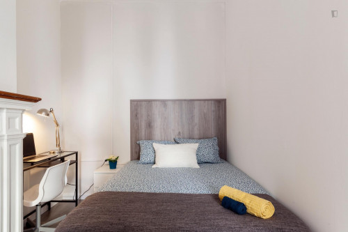  Charming Double Bedroom Close To Universitat De Barcelona  -  Charming double bedroom close to Universitat de Barcelona  - Gallery -  2