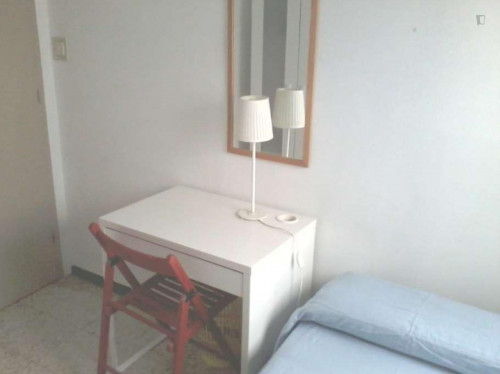  Cool Single Bedroom Close To Facultad Bellas Artes  -  Cool single bedroom close to Facultad Bellas Artes  - Gallery -  2
