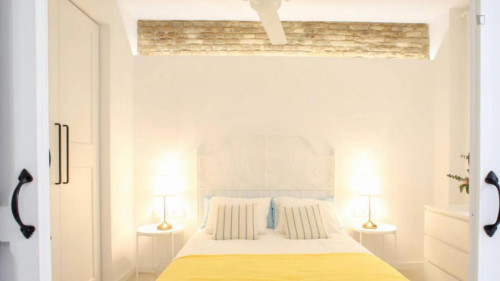 Nice Apartment With Double Bedroom And A Single Open Room For Guest Upstairs And An Amazing Terrace. - 1