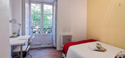 Comfortable double bedroom near Antón Martin metro station