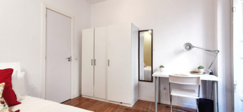 Comfortable double bedroom near Antón Martin metro station - Gallery - 18