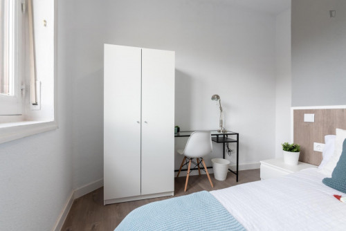 Cool Single Bedroom In 7-Bedroom Apartment - 2