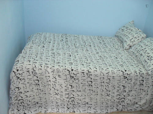 Snug Double Bed In A 4-Bedroom Flat In Malasaña - 1