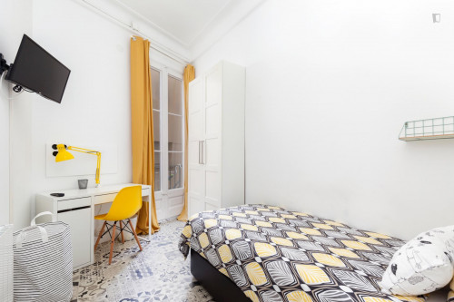  Single In Single Bedroom, With Balcony, In 9-Bedroom Apartment  -  Single in single bedroom, with balcony, in 9-bedroom apartment  - Gallery -  2