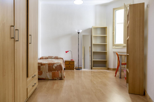 Single Bedroom In Cosy 9-Bedroom In The South Of Malasaña - 2