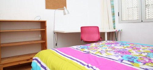 Neat Double Bedroom Within Reach Of Universidad De Sevilla - 2