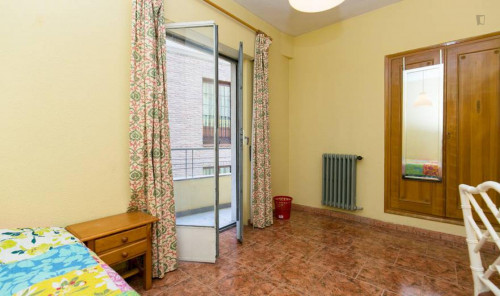 Comfy Single Bedroom Next To Escuela Superior De Comunicación De Granada - 2