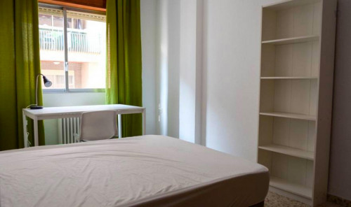 Comfortable Double Bedroom Near Parque García Lorca - 2