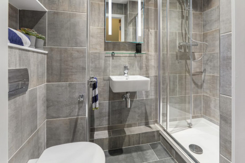Classic En Suite Plus - Upper Floor - 9
