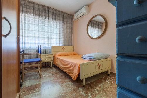  Charming Single Bedroom, Near The University Of Granada-Campus Fuentenueva With Full Board  -  Charming single bedroom, near the University of Granada-Campus Fuentenueva with full board  - Gallery -  1