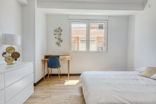 Modern double bedroom in a Luxury Apartment to Rent, Valencia, Spain