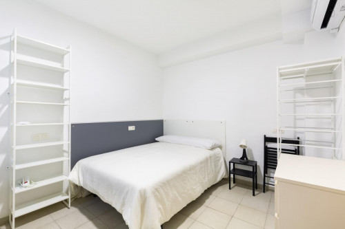 Habitaciones, Con Terraza Exterior. A 50 Mts Del Mercadona Y Del Metro - 2