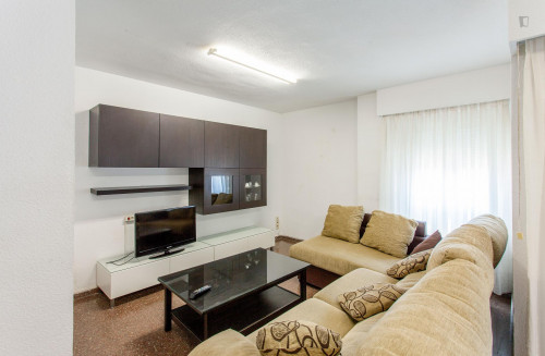  Bright 3-Bedroom Flat Near Ciutat Universitaria  -  Bright 3-bedroom flat near Ciutat Universitaria  - Gallery -  1