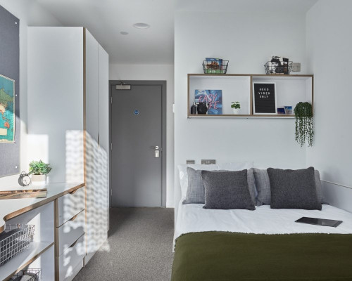  Silver En-Suite  -  41 Castle Street  - Gallery -  1