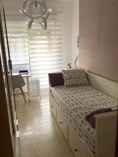  Single Bedroom, With Balcony, In 3-Bedroom Apartment  -  Single bedroom, with balcony, in 3-bedroom apartment  - Gallery -  2