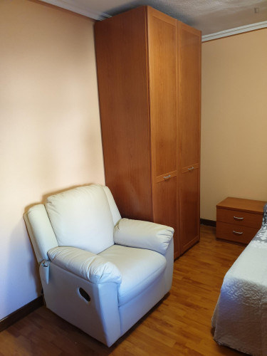 Enjoyable Single Bedroom Near Facultad De Geografía E Historia - 1