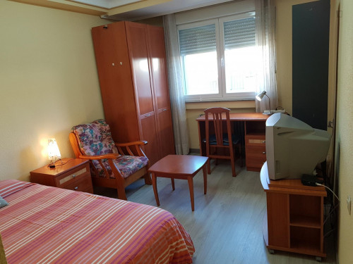  Spacious Double Bedroom Close To Escuela Universitaria De Enfermería Y Fisioterapia De La Universida  -  Spacious double bedroom close to Escuela Universitaria de Enfermería y Fisioterapia de la Universidad de Salamanca  - Gallery -  2