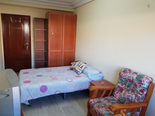  Modern Double Bedroom Just Steps Away From The Downtown  -  Modern double bedroom in Salamanca  - Gallery -  2