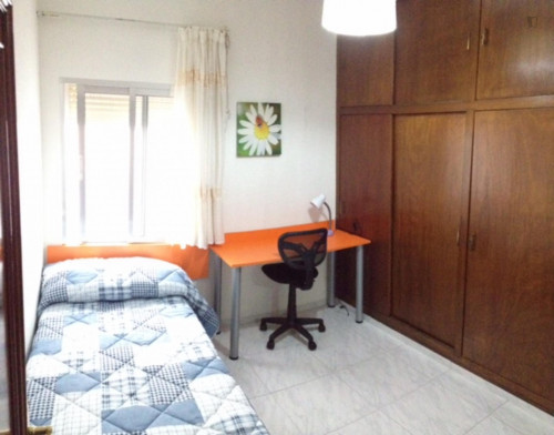  Single Bedroom In A 4-Bedroom Apartment Near Puerta De Almodóvar  -  Single bedroom in a 4-bedroom apartment near Puerta de Almodóvar  - Gallery -  1