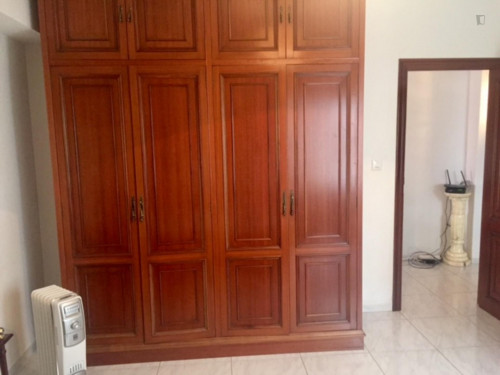  Single Bedroom In A 4-Bedroom Apartment In Ciudad Jardin  -  Single bedroom in a 4-bedroom apartment near Puerta de Almodóvar  - Gallery -  1