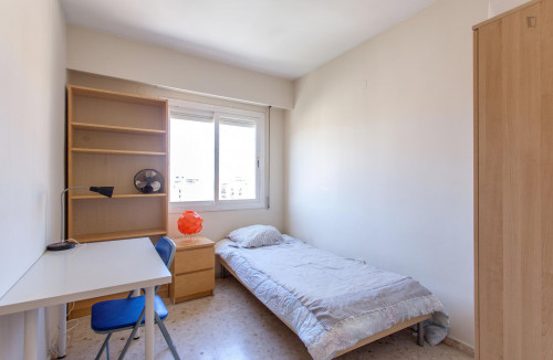 Pleasant Single Bedroom In Proximity To Universidad Politécnica De Valencia - 1