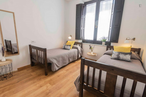  Stylish 4-Bedroom Apartment Near Iglesia San Antón  -  Stylish 4-bedroom apartment near Iglesia San Antón  - Gallery -  2