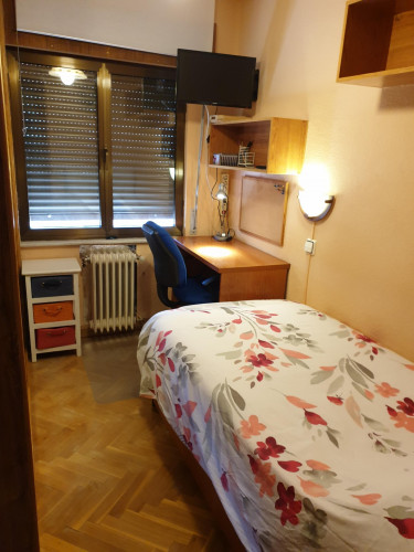 Homely single bedroom in a student flat, in Barrio del Oeste  - Gallery -  1