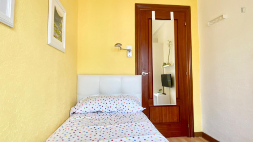 Charming single bedroom in a 5-bedroom apartment - Gallery - 8