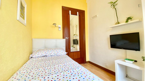 Charming single bedroom in a 5-bedroom apartment - Gallery - 7