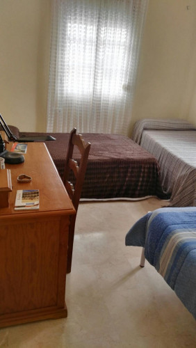 Triple Bedroom In A 4-Bedroom Flat, In Residential Sevilla Este - Carretera De Málaga - 1