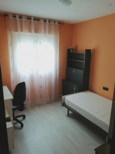  Single Bedroom With Desk And TV  -  Single bedroom in 3-bedroom apartment  - Gallery -  1