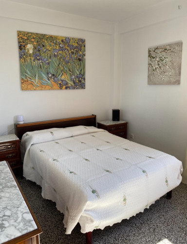 Double bedroom in 3-bedroom apartment  - Gallery -  1