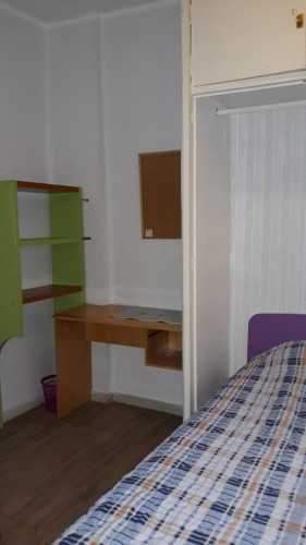 Single Bed And Private Bathroom In A 3-Bedroom Flat, 10' Walking To Viapol Or Parque Maria Luisa - 1