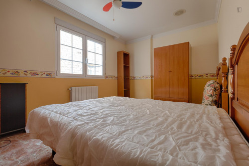 Neat And Cosy Twin Bedroom In A 3-Bedroom Flat, In Cenes De La Vega - 2