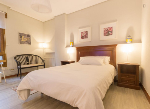  Charming Double Bedroom In A 7-Bedroom Apartment Near Latorre General Plaza  -  Charming double bedroom in a 7-bedroom apartment near Latorre General Plaza  - Gallery -  2
