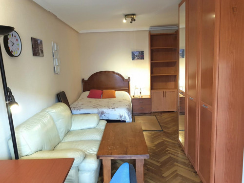 Very Cool Double Bedroom In Barrio Del Oeste - 2