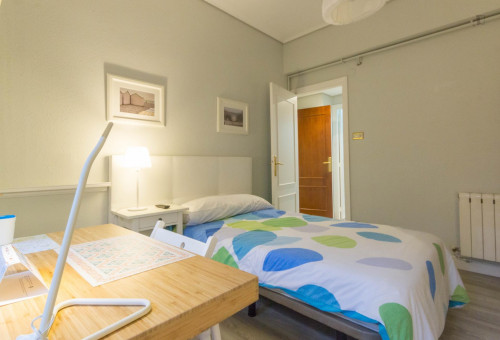  Nice Single Bedroom In A 7-Bedroom Apartment Near Latorre General Plaza  -  Nice single bedroom in a 7-bedroom apartment near Latorre General Plaza  - Gallery -  1