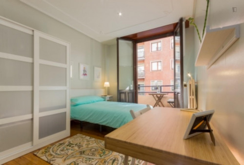  Beautiful Single Bedroom In A 5-Bedroom Apartment Near Euskadi Plaza  -  Beautiful single bedroom in a 5-bedroom apartment near Euskadi Plaza  - Gallery -  2